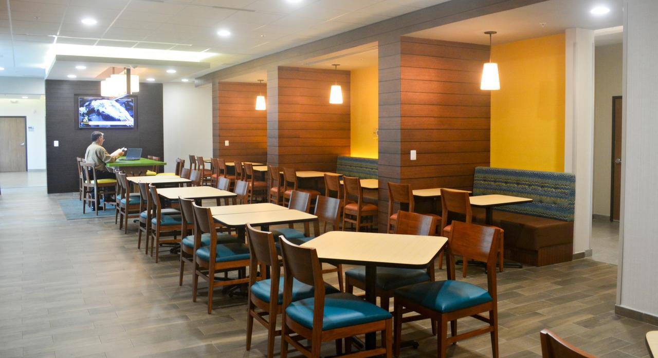 Fairfield Inn & Suites By Marriott كواتزاكوالكوس المظهر الخارجي الصورة