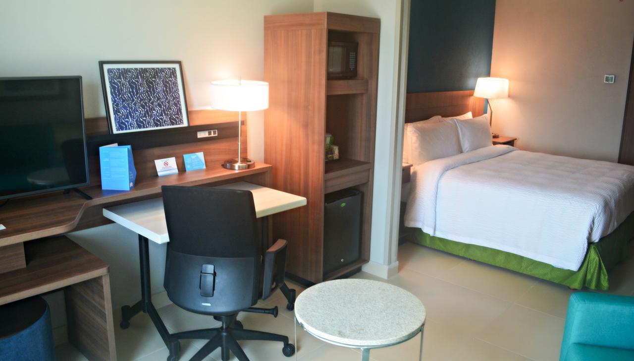 Fairfield Inn & Suites By Marriott كواتزاكوالكوس المظهر الخارجي الصورة