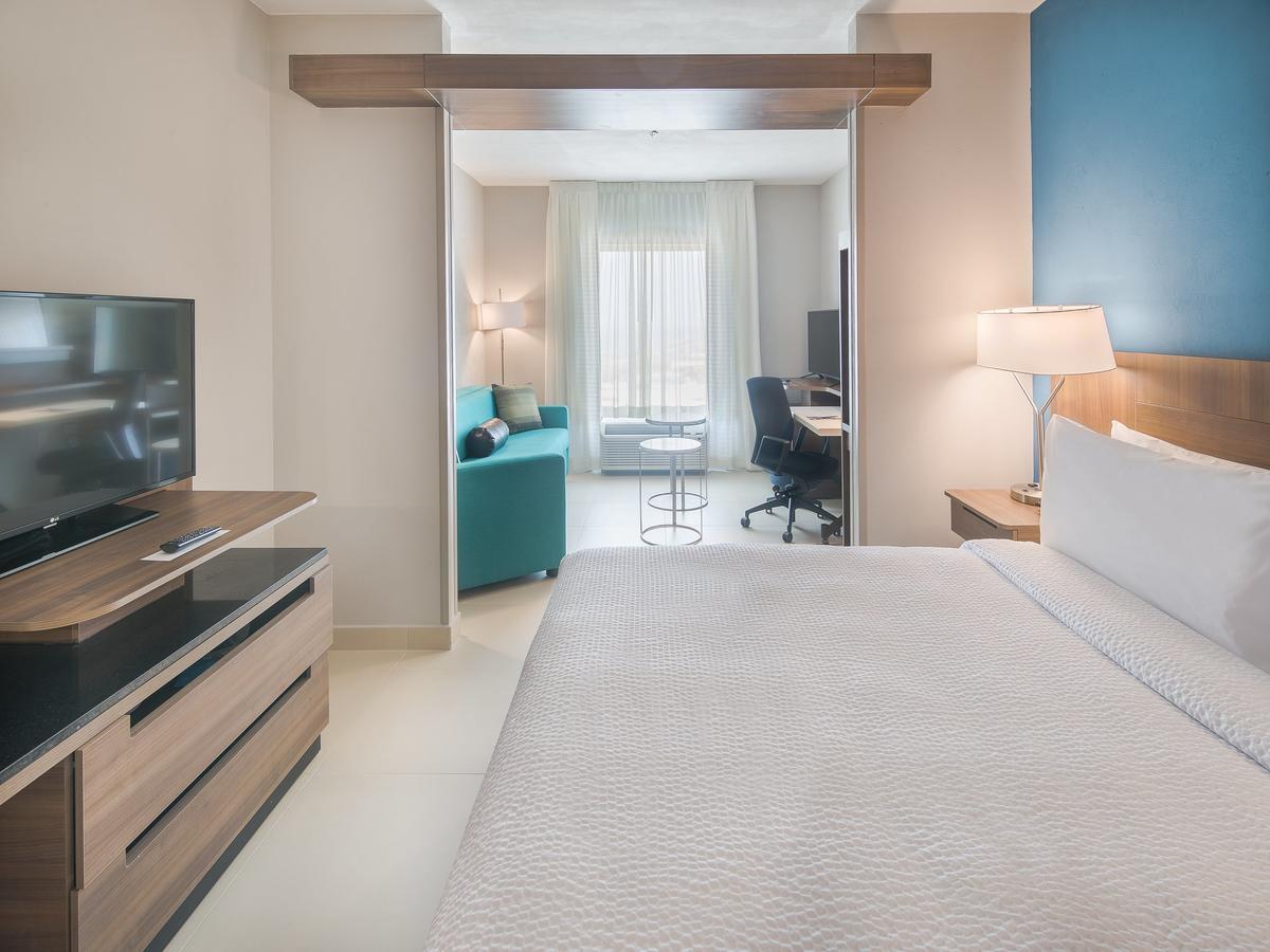 Fairfield Inn & Suites By Marriott كواتزاكوالكوس المظهر الخارجي الصورة