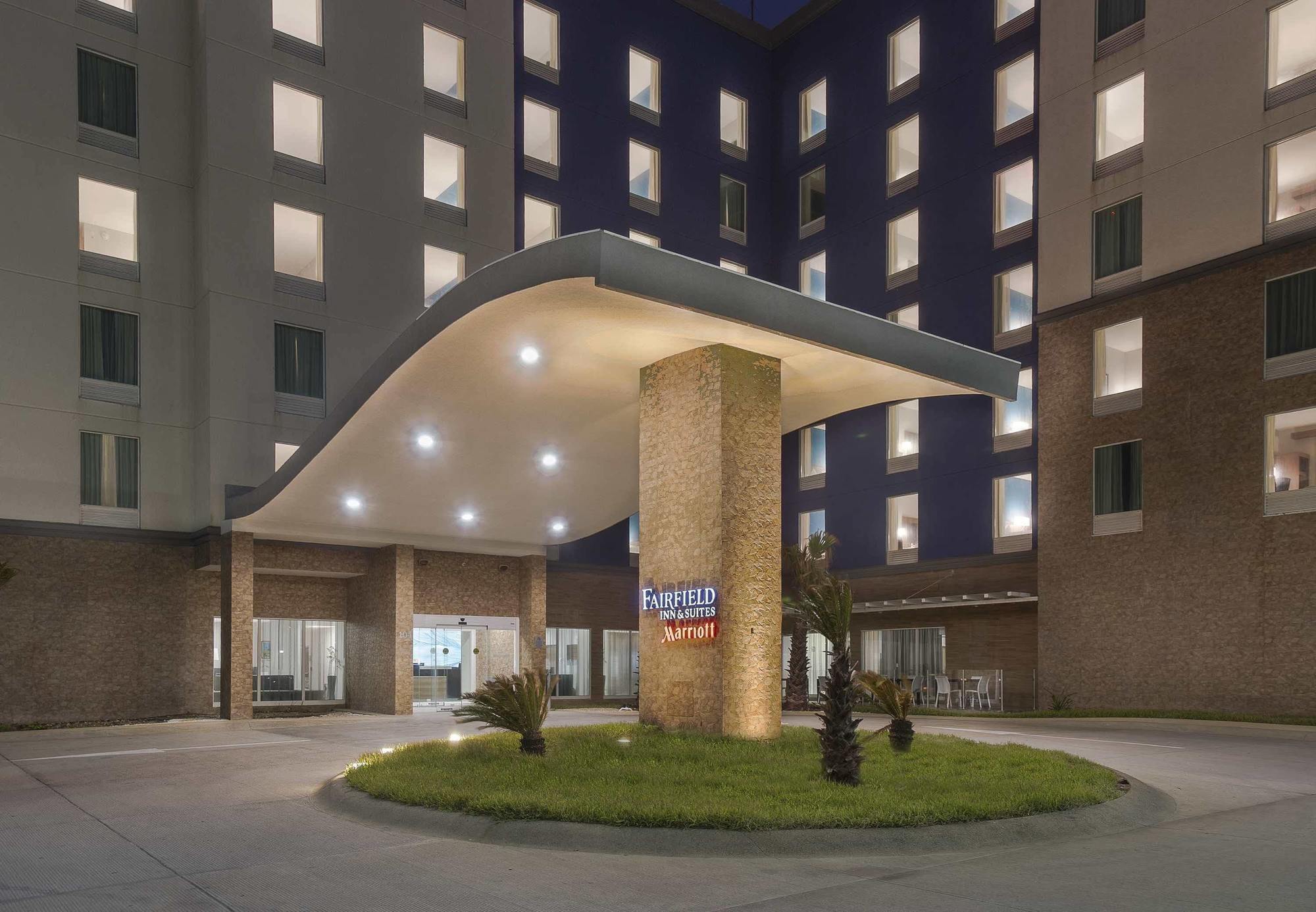 Fairfield Inn & Suites By Marriott كواتزاكوالكوس المظهر الخارجي الصورة